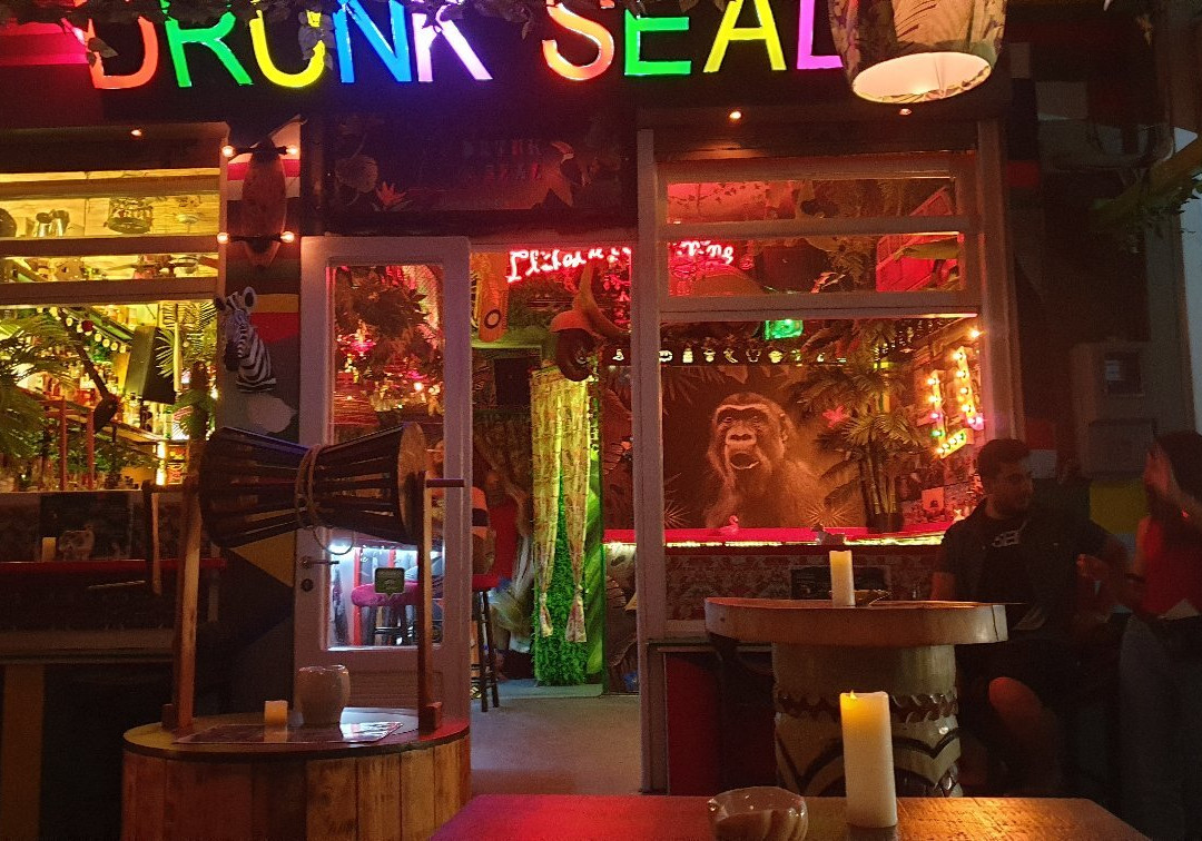 Drunk Seal Cocktail Bar景点图片