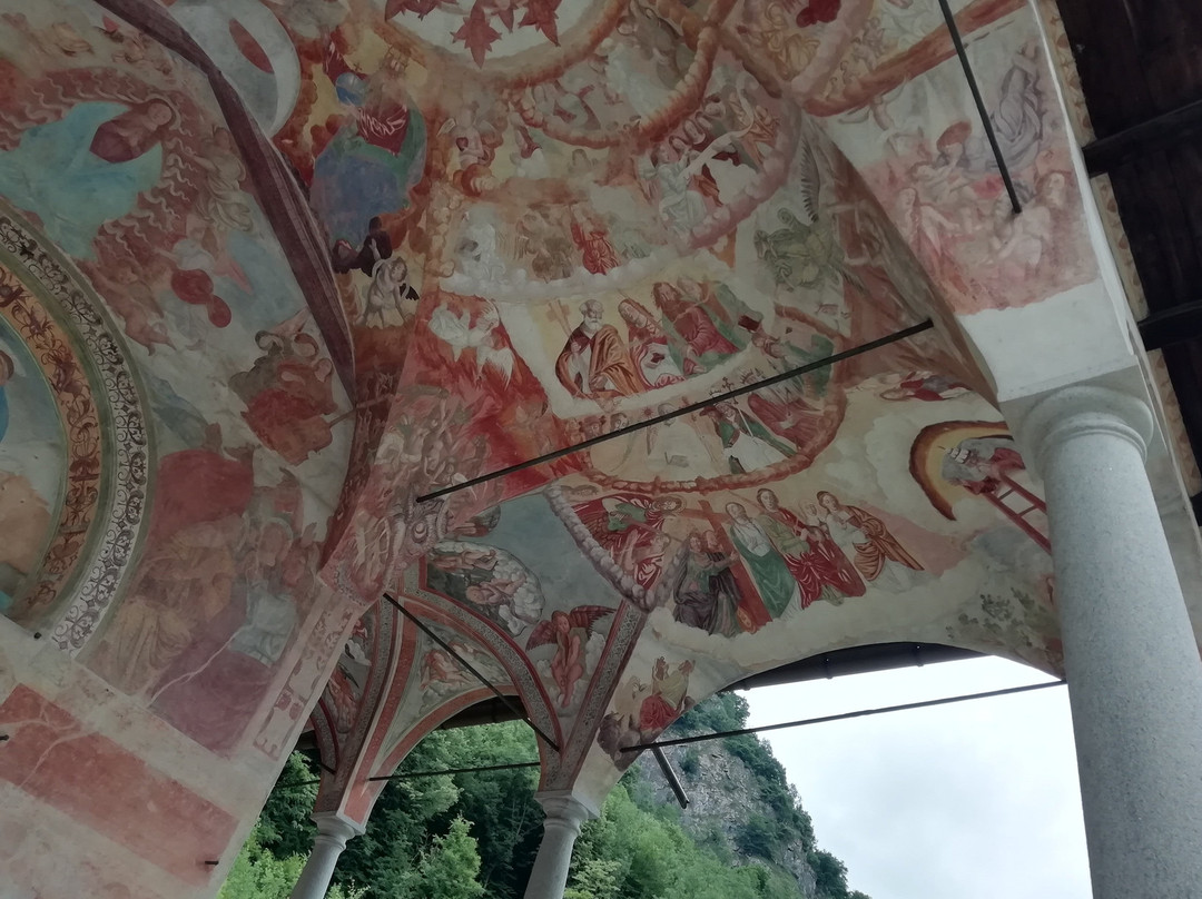Cappella della Madonna di Loreto-Roccapietra必去景点