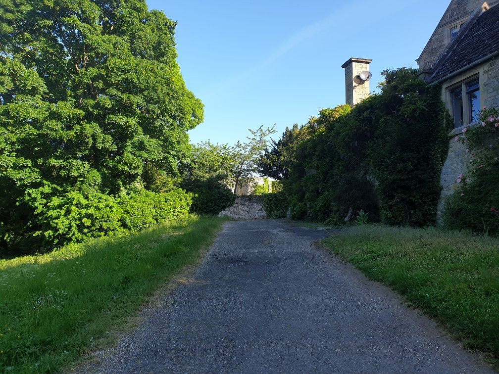 Barnwell Castle景点图片