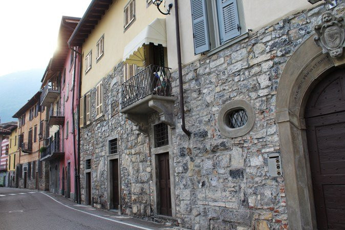 Mura medievali Via del Porto 68-76-Riva di Solto必去景点