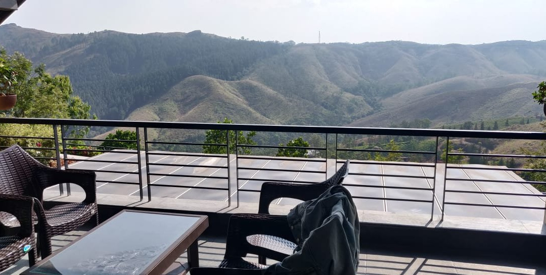 松树超越酒店主图