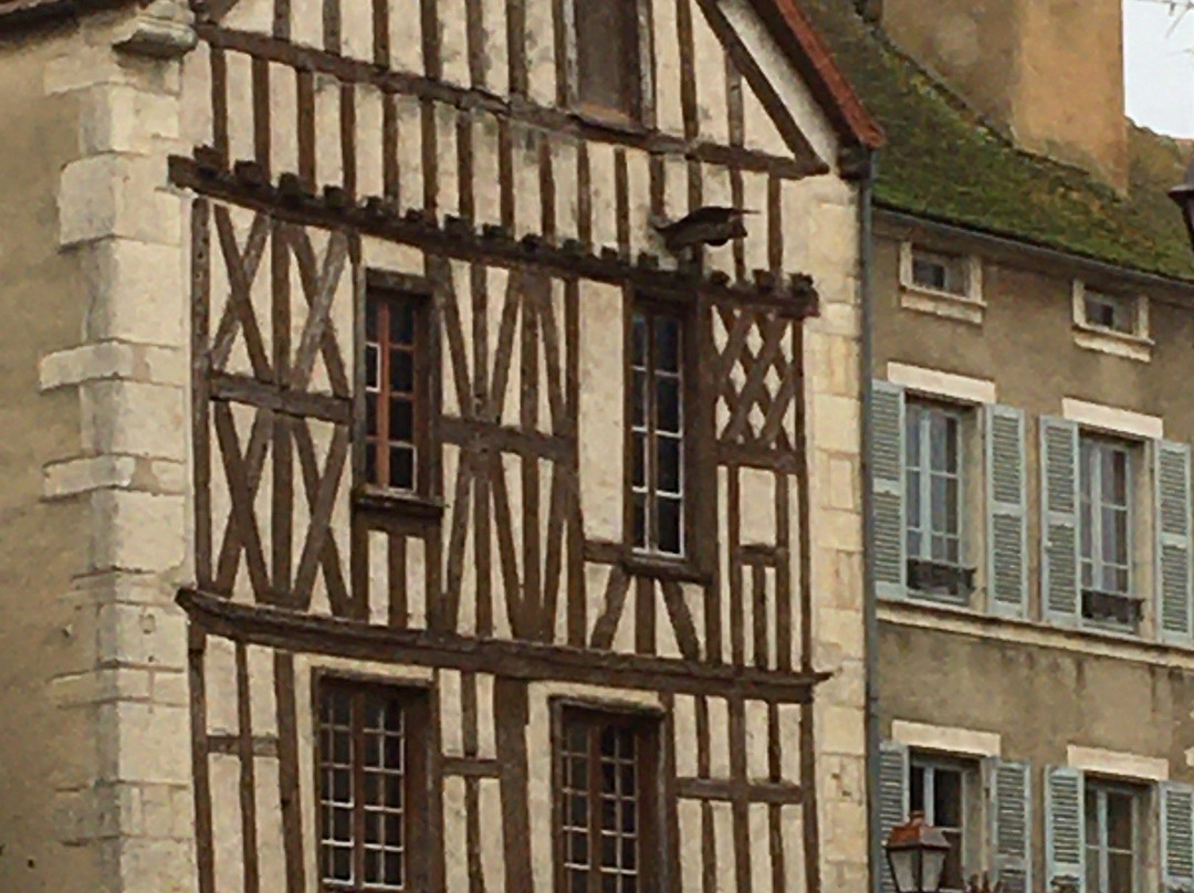 Château de Noyers-sur-Serein景点图片