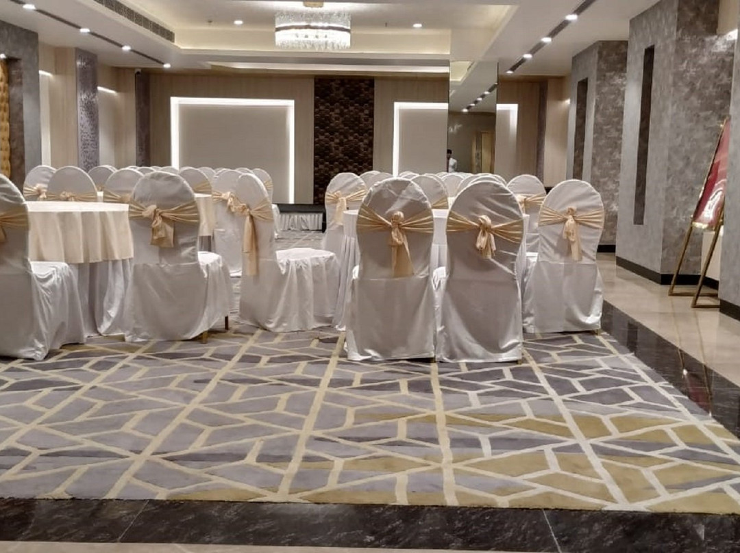 Hotel Deep Clarks Inn Lucknow主图