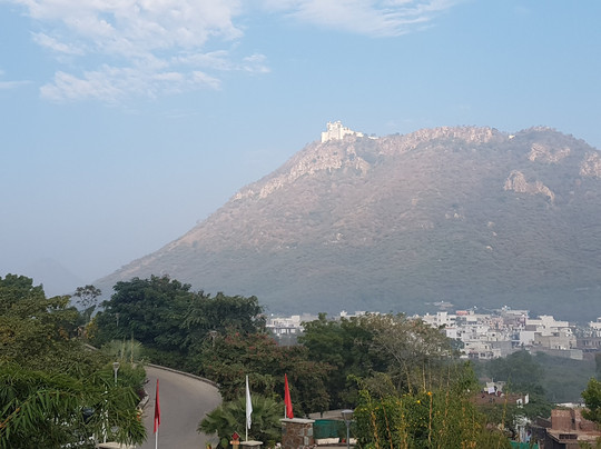 华美达乌代布尔度假酒店主图