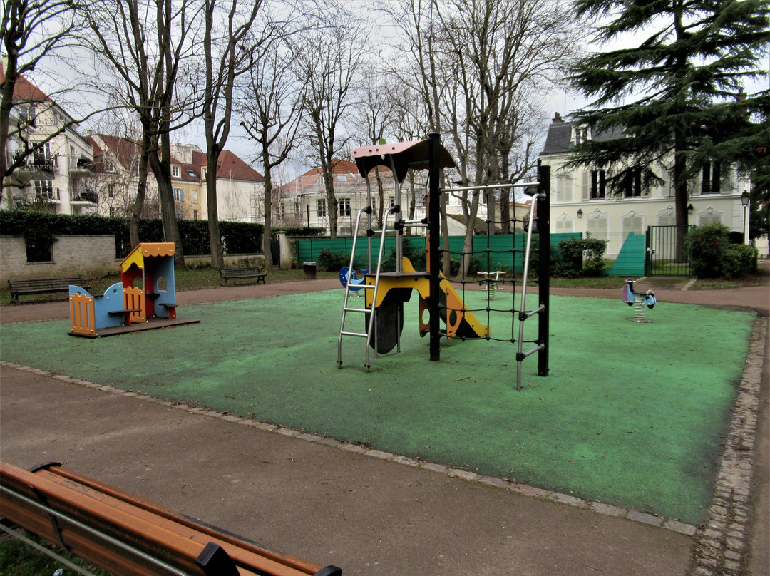 Square de L'Âge d'Or景点图片