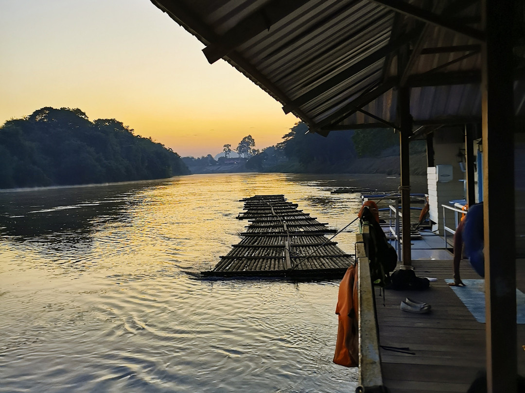 雷克斯桂河渡假酒店主图