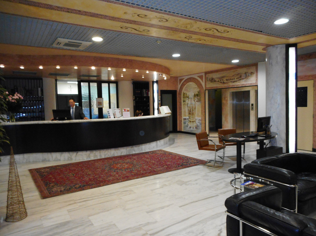 沙卡帝昆德蓝特欧洲酒店主图