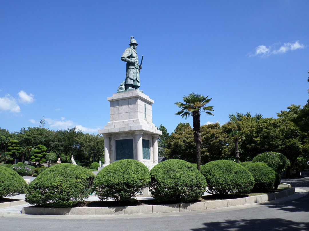 Statue of Chungmoogong-釜山必去景点