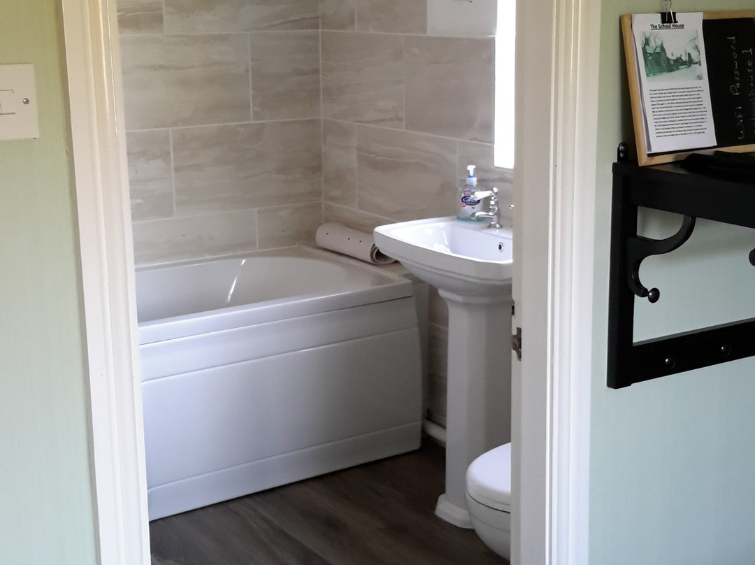 The School House主图