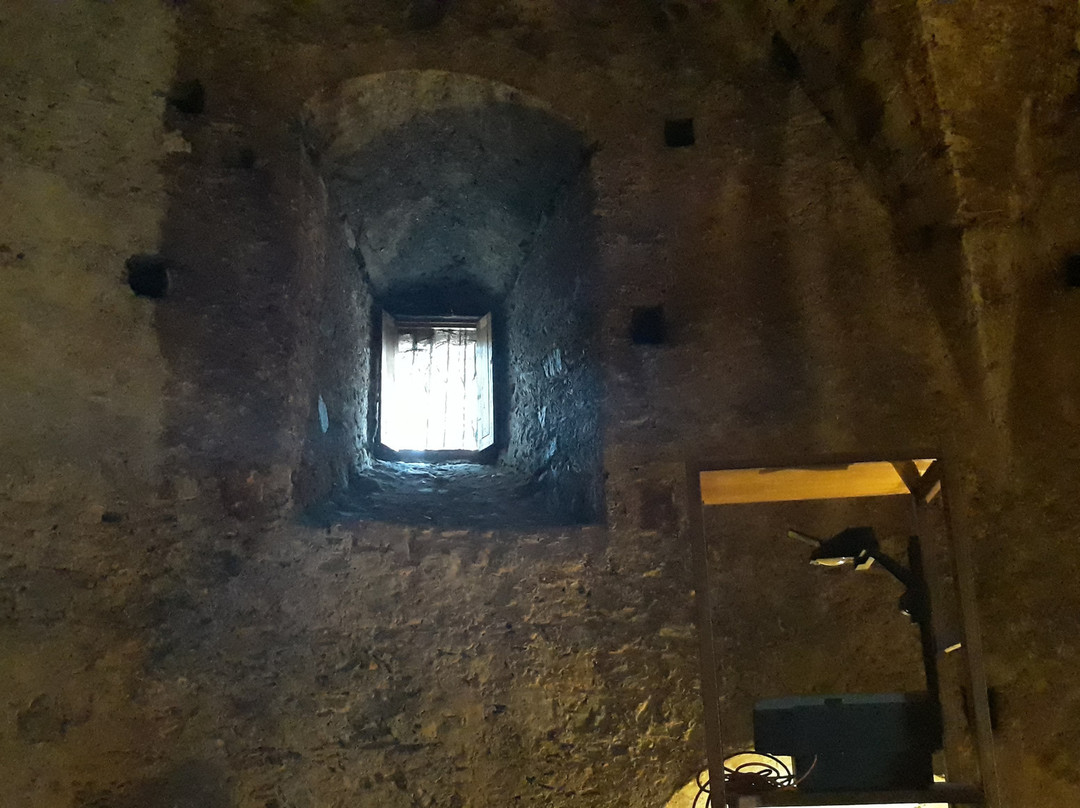 Torre Saracena-Roccalumera必去景点