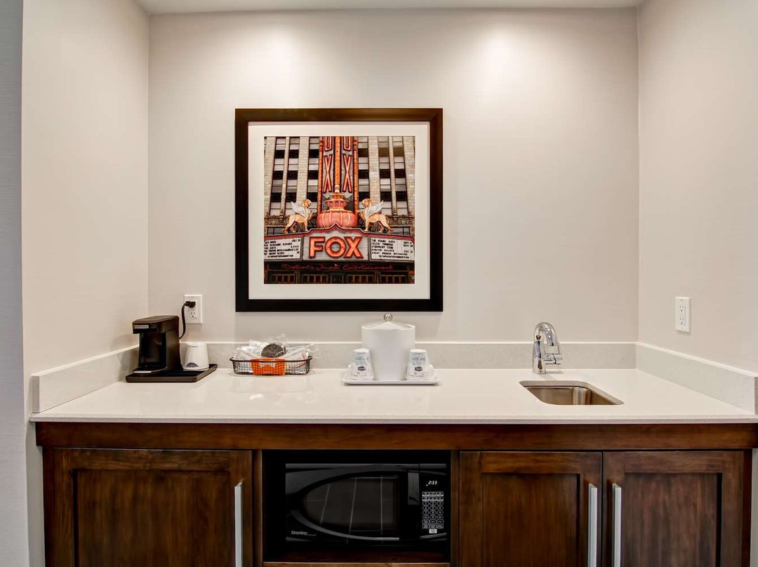 Hampton Inn & Suites Detroit/Troy主图