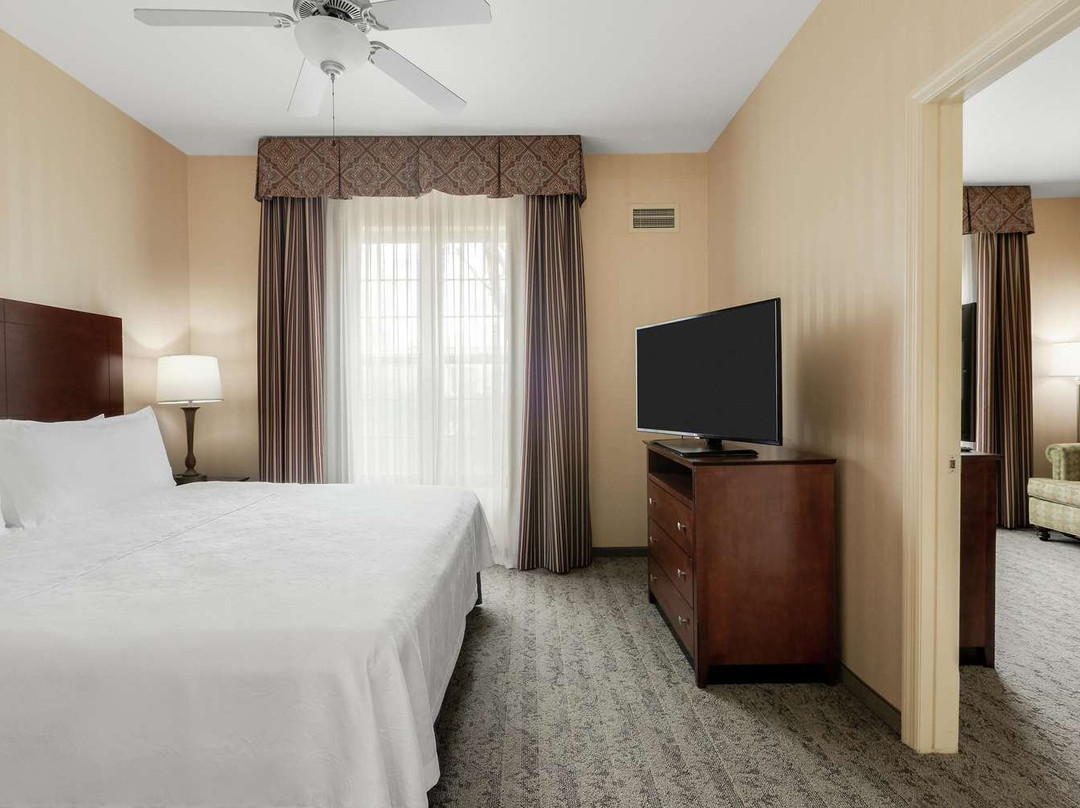 萨克拉门托机场纳托马斯希尔顿惠庭套房酒店主图