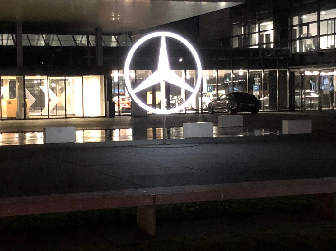 Mercedes-Benz Factory Plant Tour景点图片