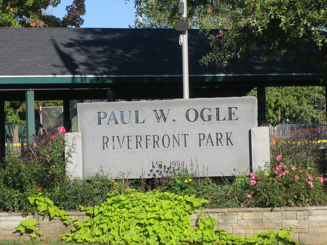 Paul W. Ogle Riverfront Park景点图片