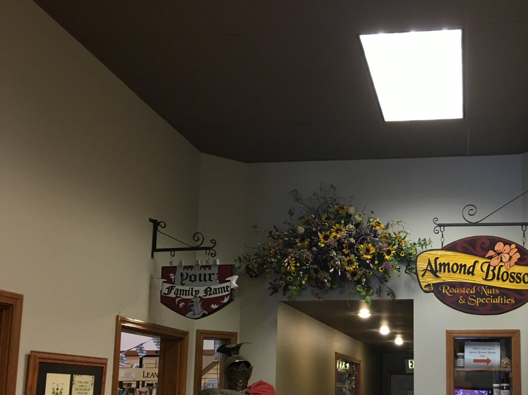 Almond Blossom Roasted Nuts & Specialties-莱文沃思必去景点