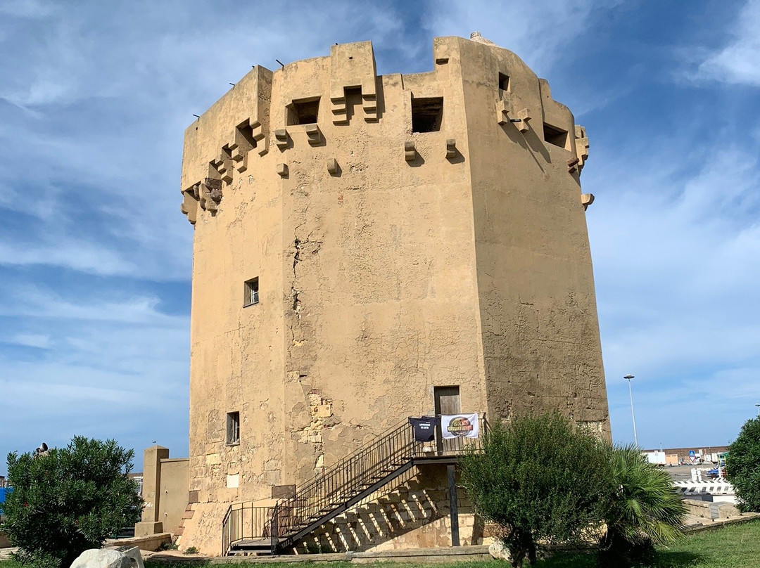 Torre Aragonese景点图片