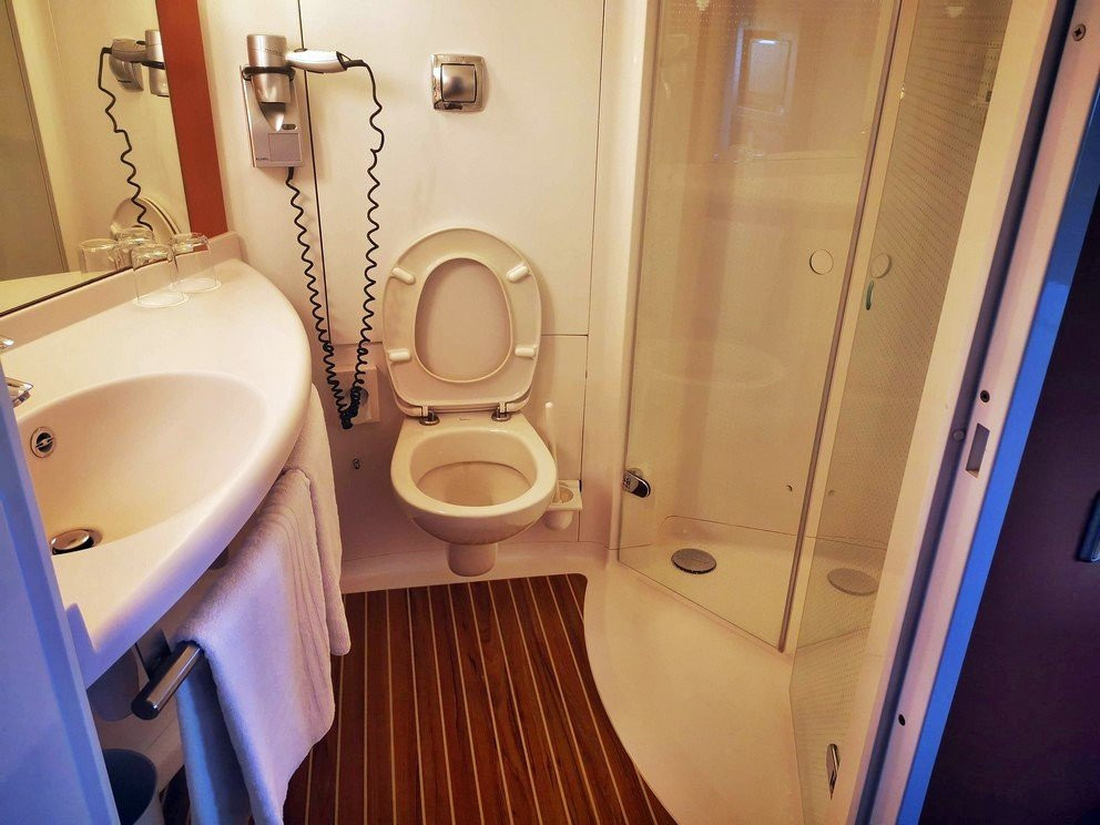 Ibis Friedrichshafen Airport主图