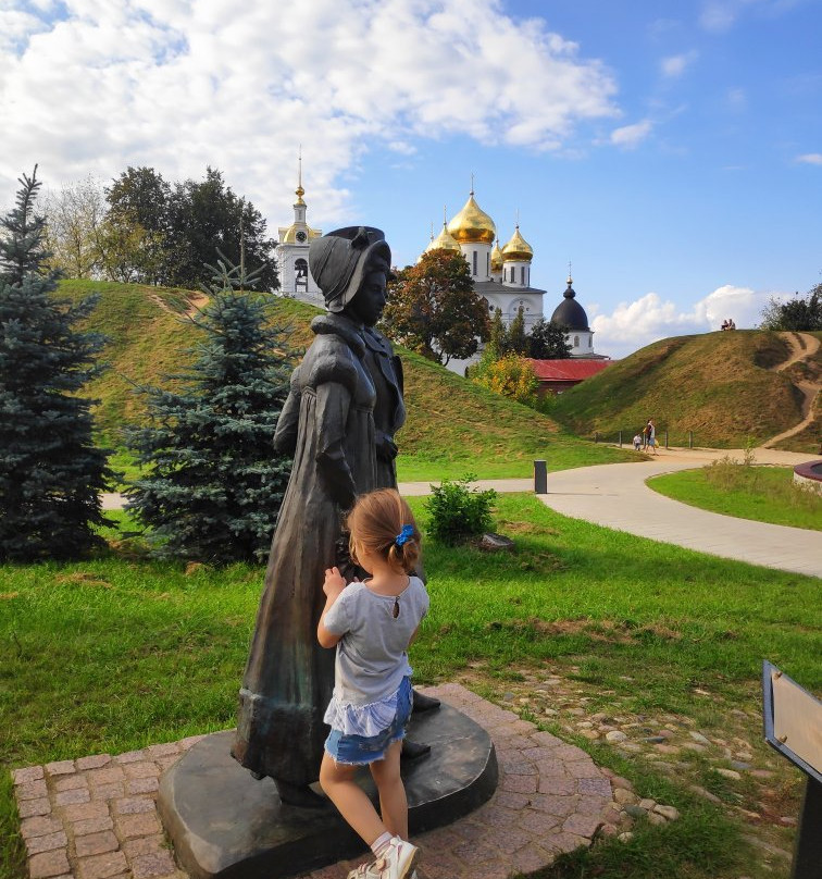 Sculptures on the Kropotkin street景点图片