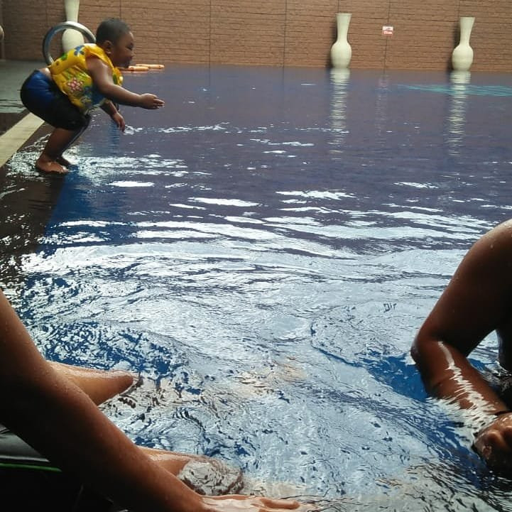 奥利弗酒店主图