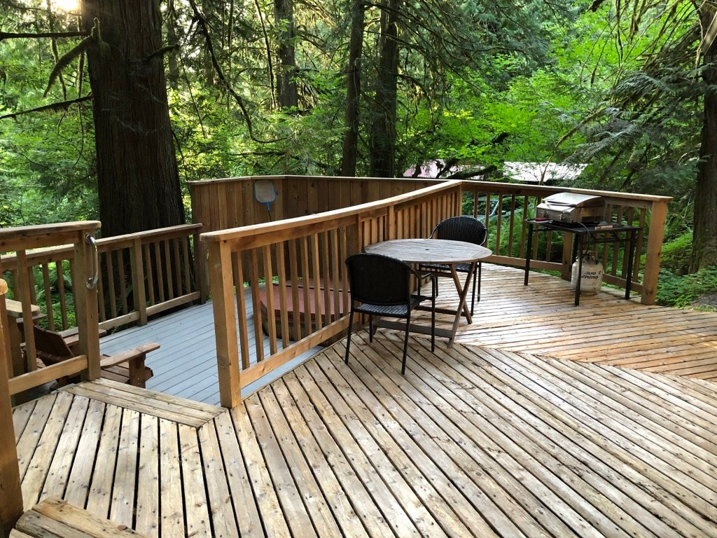 Deep Forest Cabins at Mt. Rainier主图