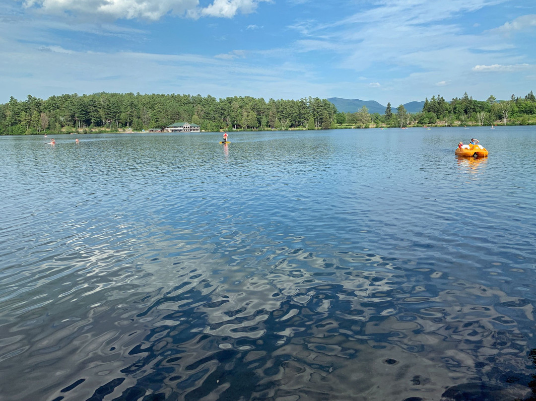 金箭湖畔度假酒店主图
