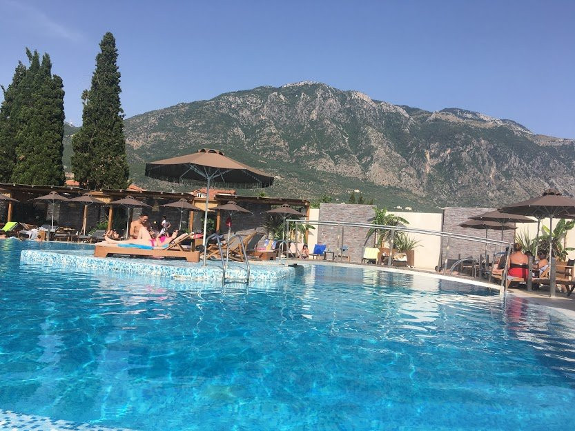 伊利特城市度假酒店主图