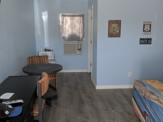 Deluxe Inn Motel主图