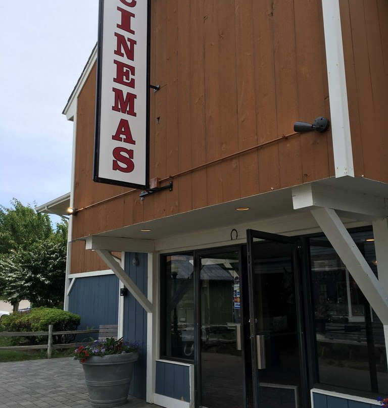 Mystic Luxury Cinema-神秘河必去景点