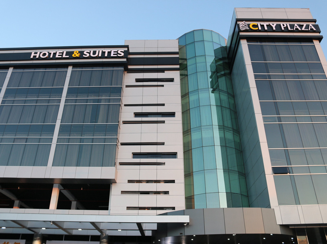 City Plaza Hotel & Suites主图