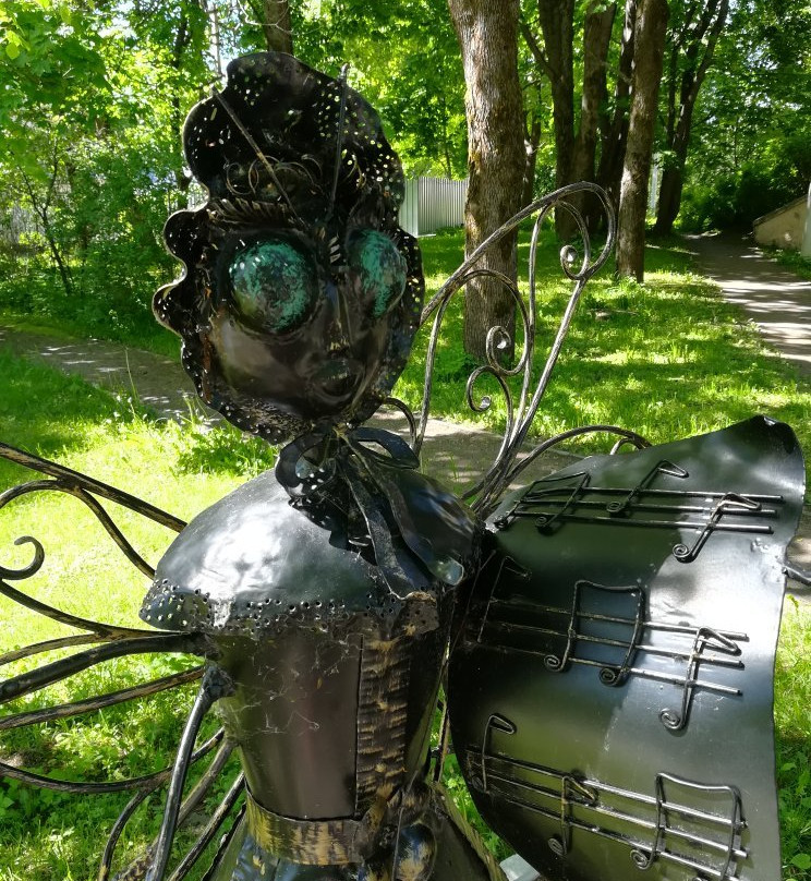 Sculpture the Dragonfly景点图片