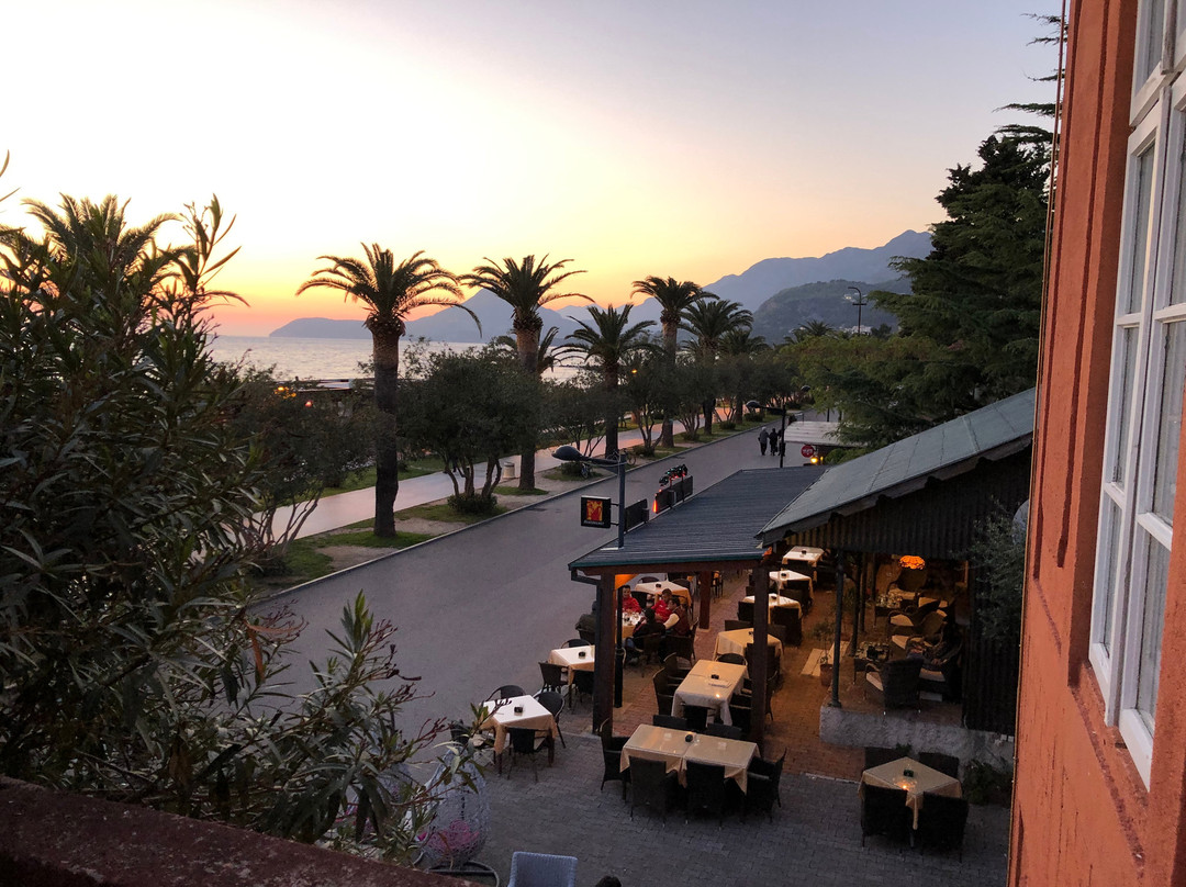 Le Petit Chateau主图