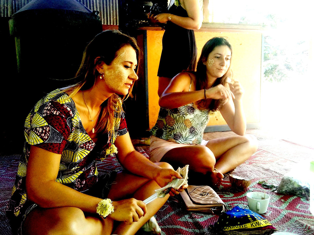 Aromaore-Ouangani必去景点