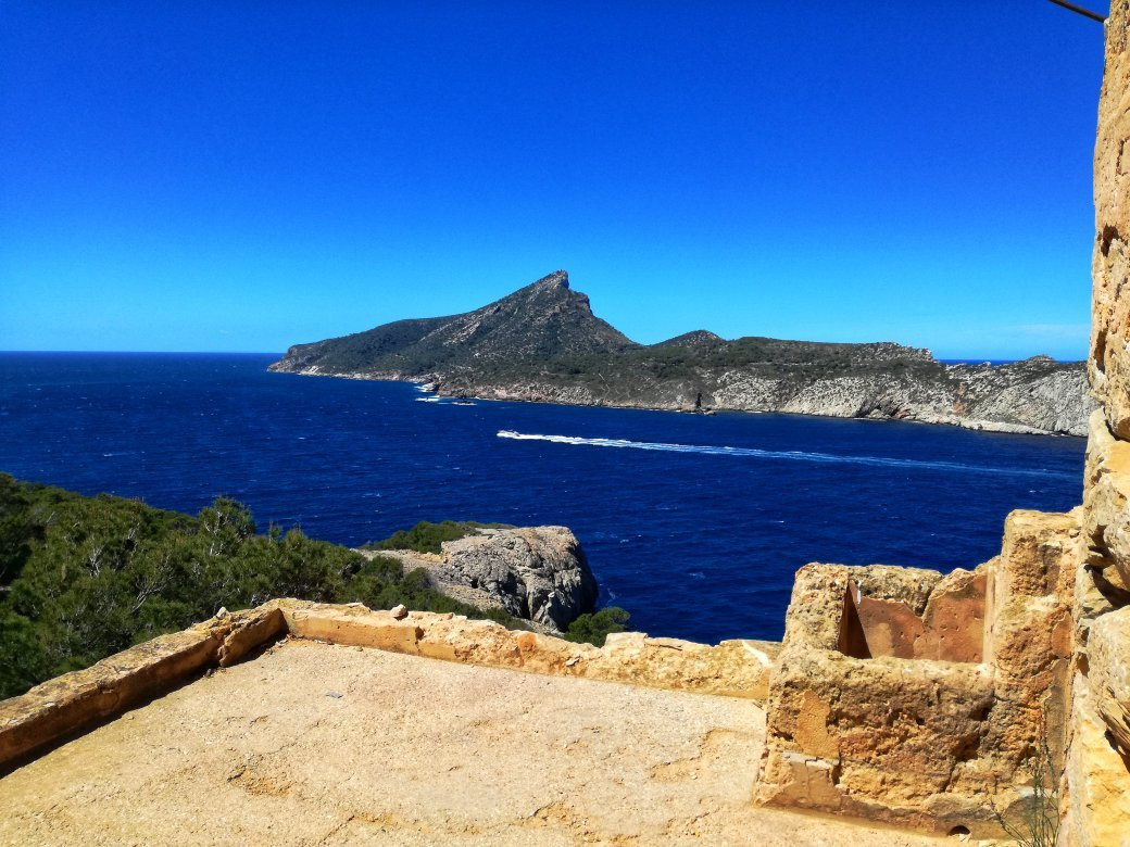 Torre Cala en Basset-Sant Elm必去景点