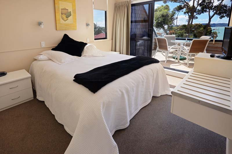 Pioneer Waterfront Apartments主图