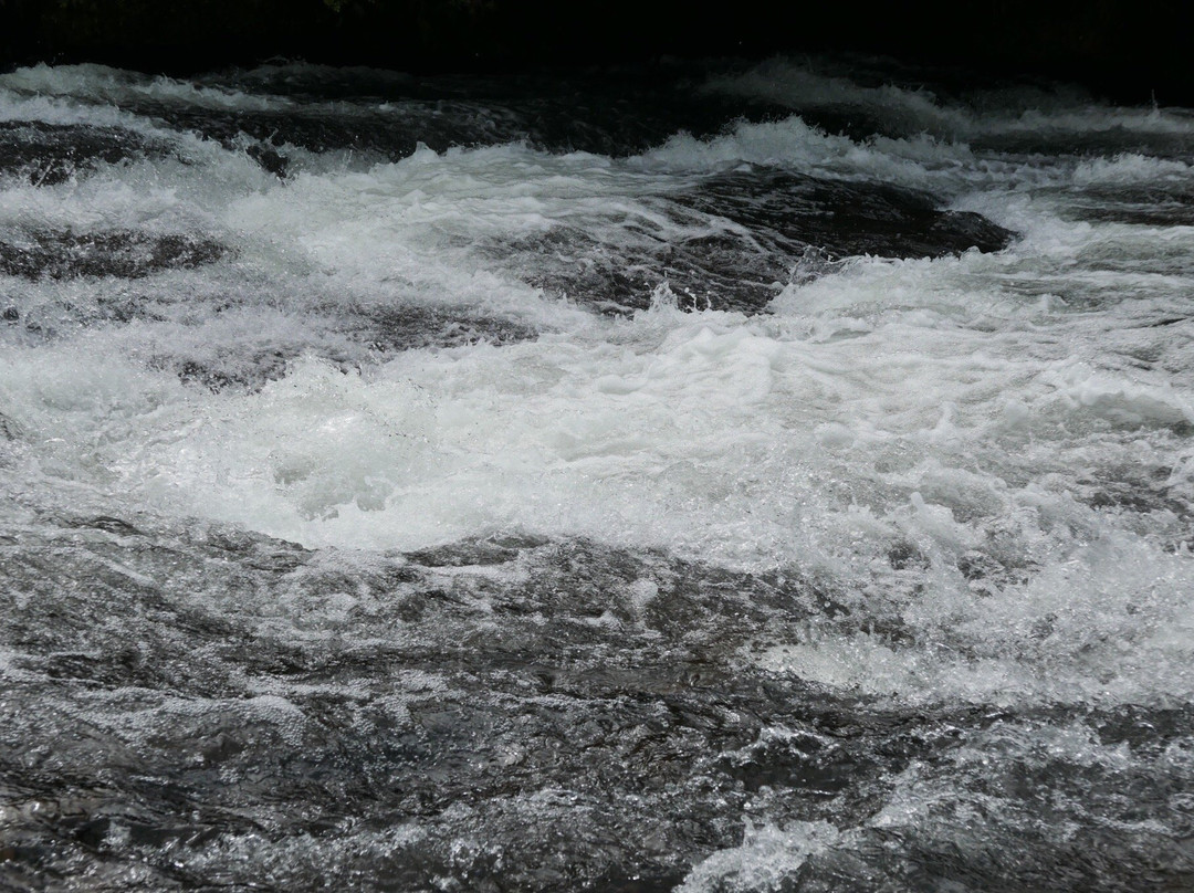 Kanpiree Waterfall景点图片