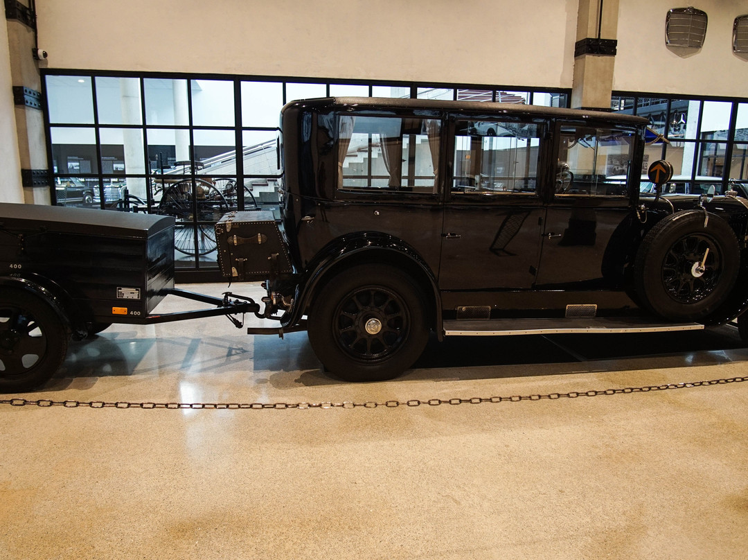 Museo Mercedes-Benz Barakaldo Aguinaga景点图片