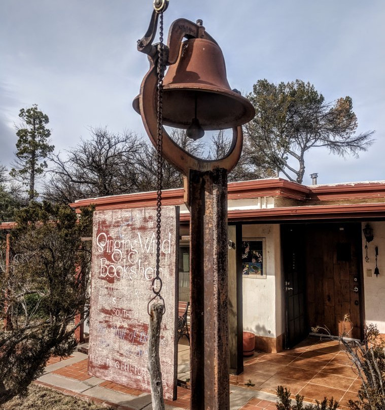 Singing Wind Bookshop-Benson必去景点