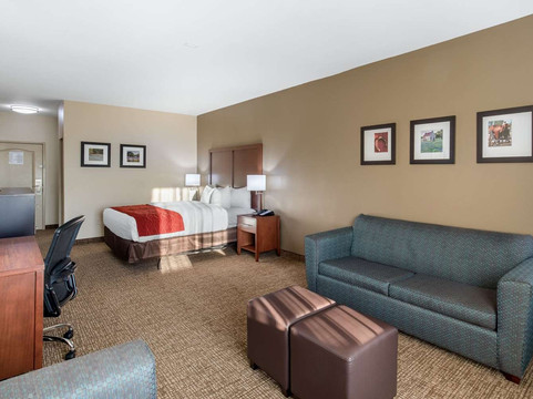 雪松山邓肯维尔舒适套房酒店主图