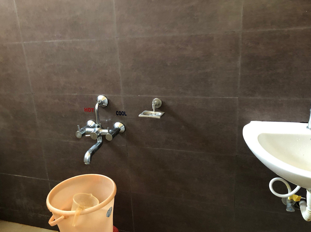 Hotel Sadhabishegam主图