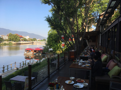 拉林金达温泉度假酒店主图