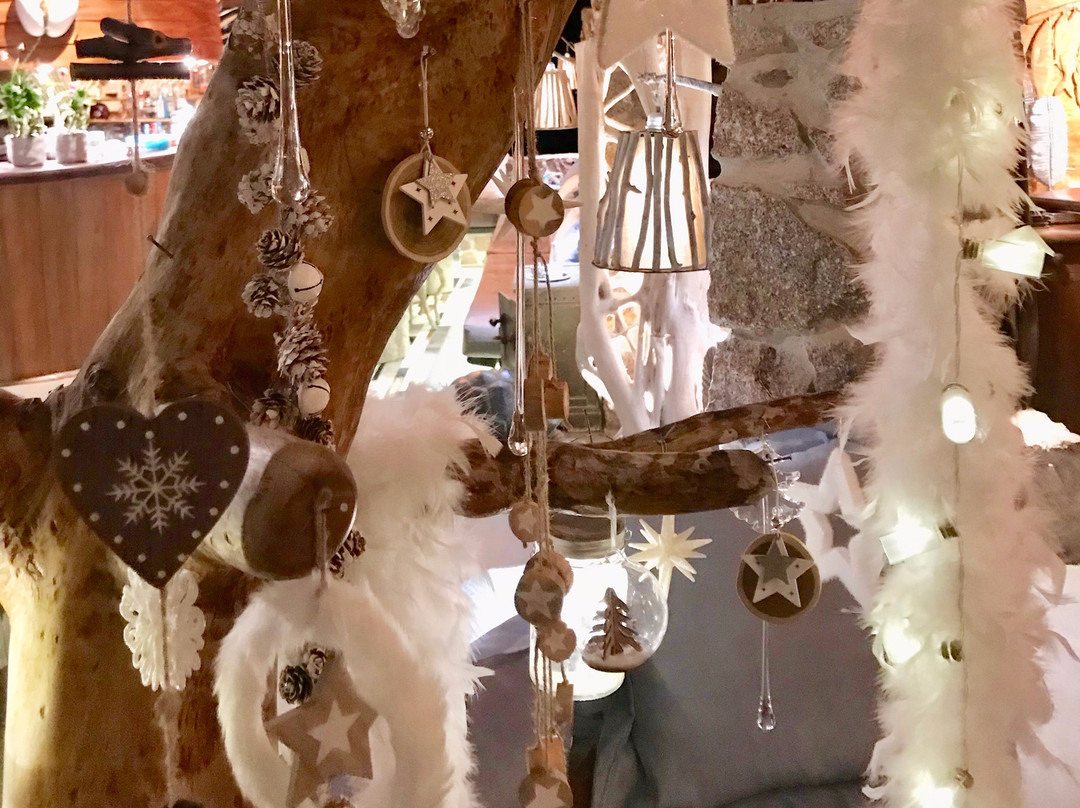 Château De Feuilles主图