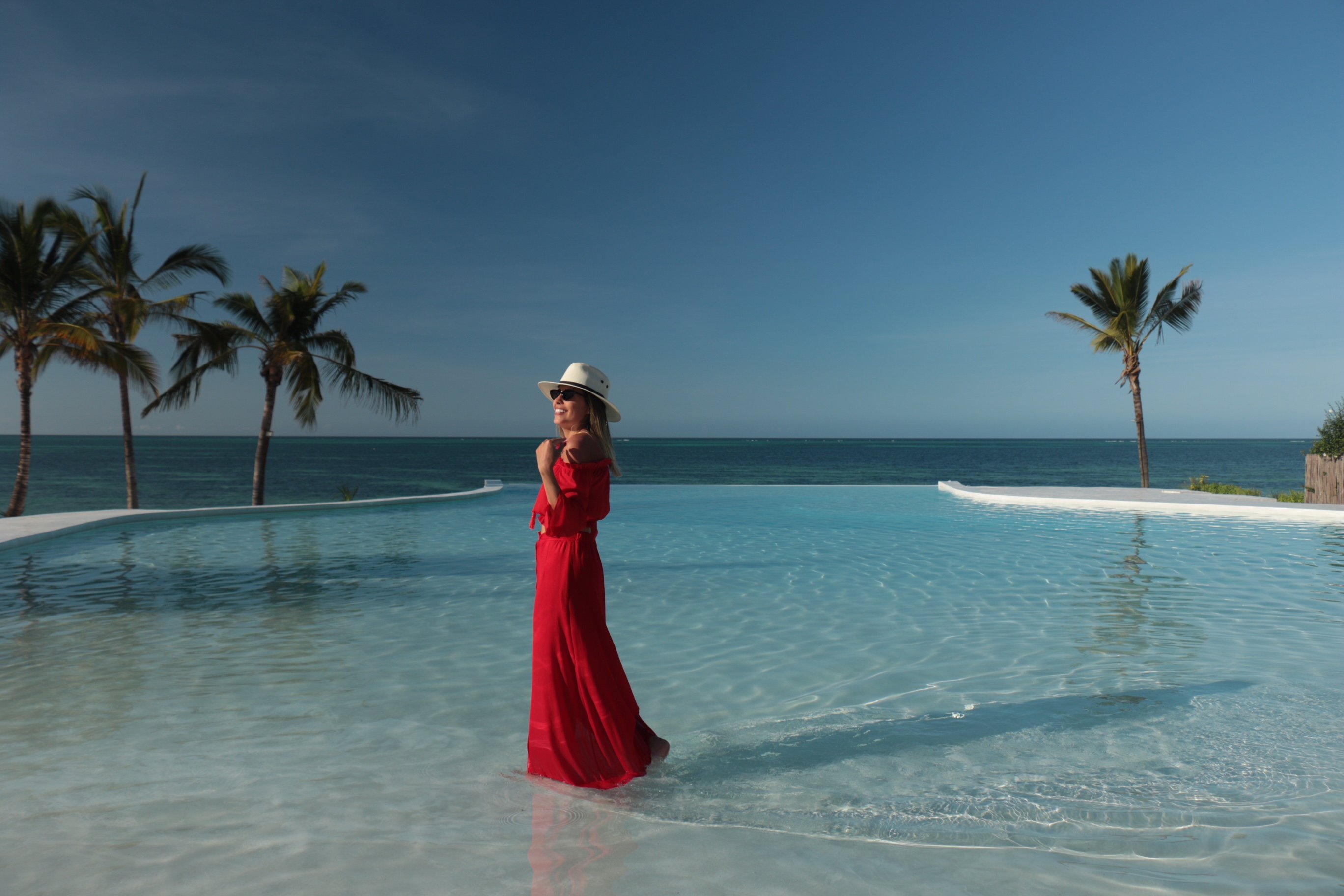 Zanbluu Beach Hotel-官方
