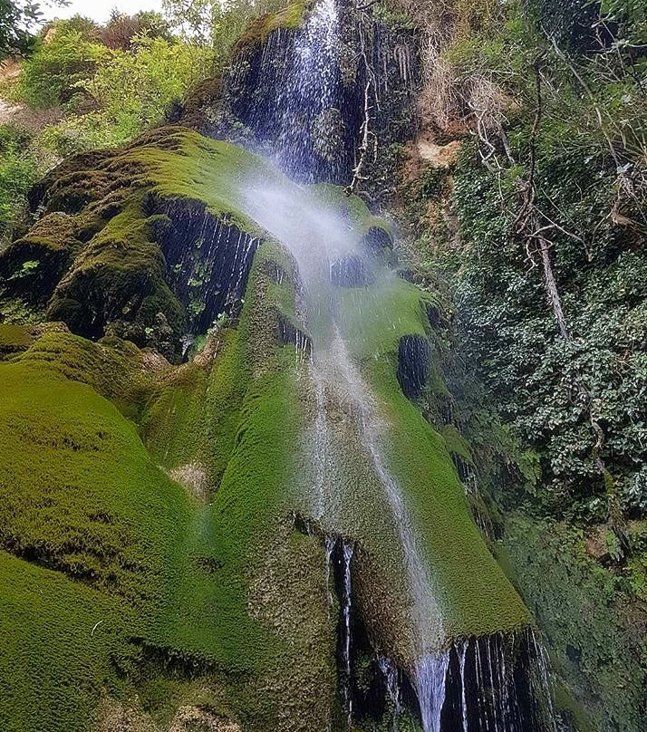 Kremiotis Waterfall景点图片