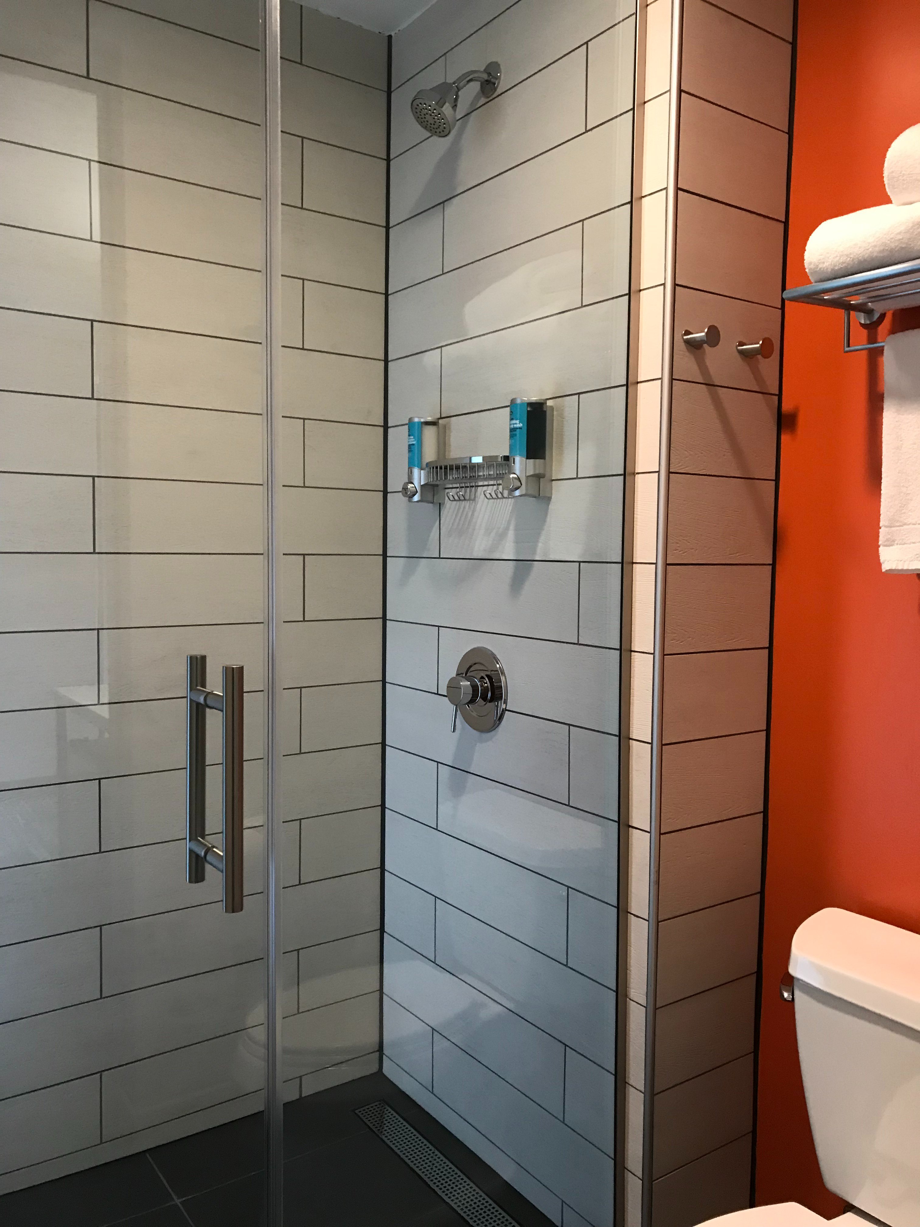 Aloft Louisville East-浴室