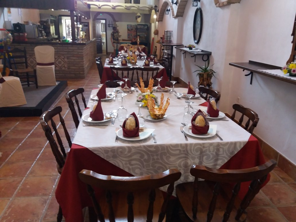 Castilblanco de los Arroyos餐馆和美食-Cafe-Bar Cristo de los vaqueros