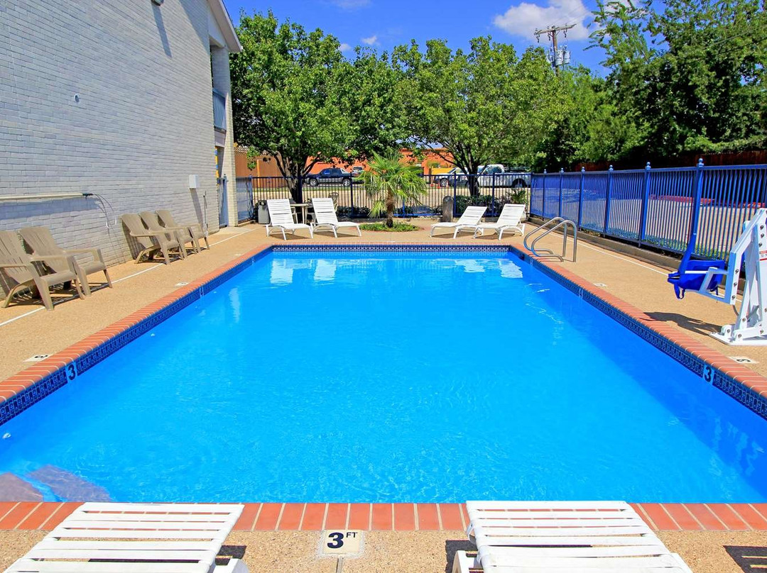 Days Inn By Wyndham Round Rock主图