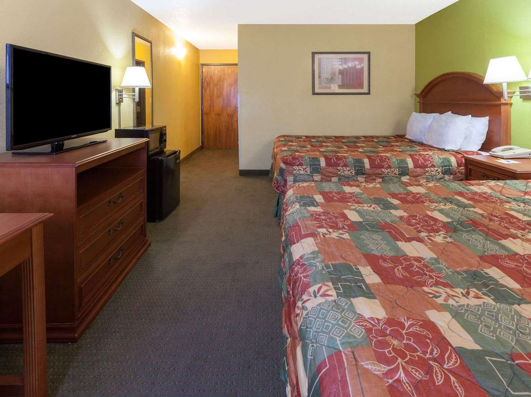 Days Inn by Wyndham Shawnee主图