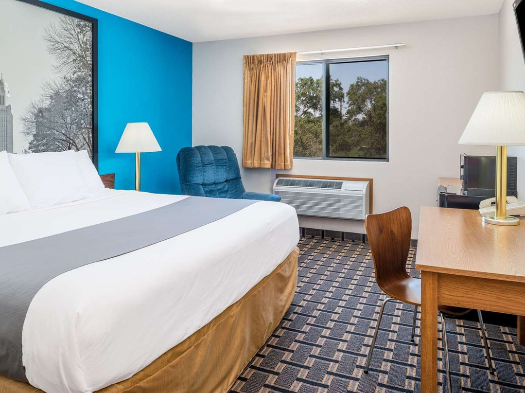 Super 8 by Wyndham Lincoln West主图