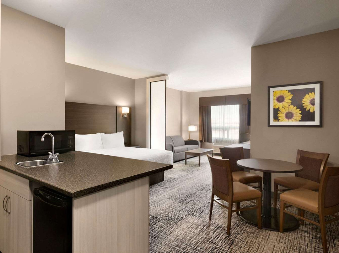 Days Inn & Suites By Wyndham Warman主图