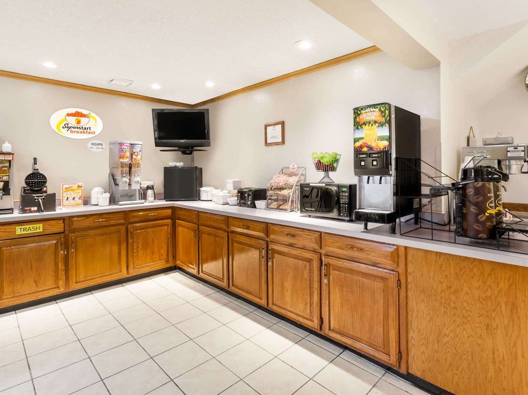 Super 8 by Wyndham Ionia MI主图